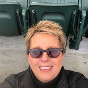 Meet your Posher, Julia